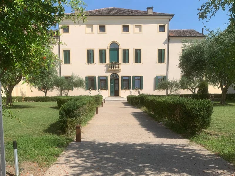 Manutenzione pavimento canonica